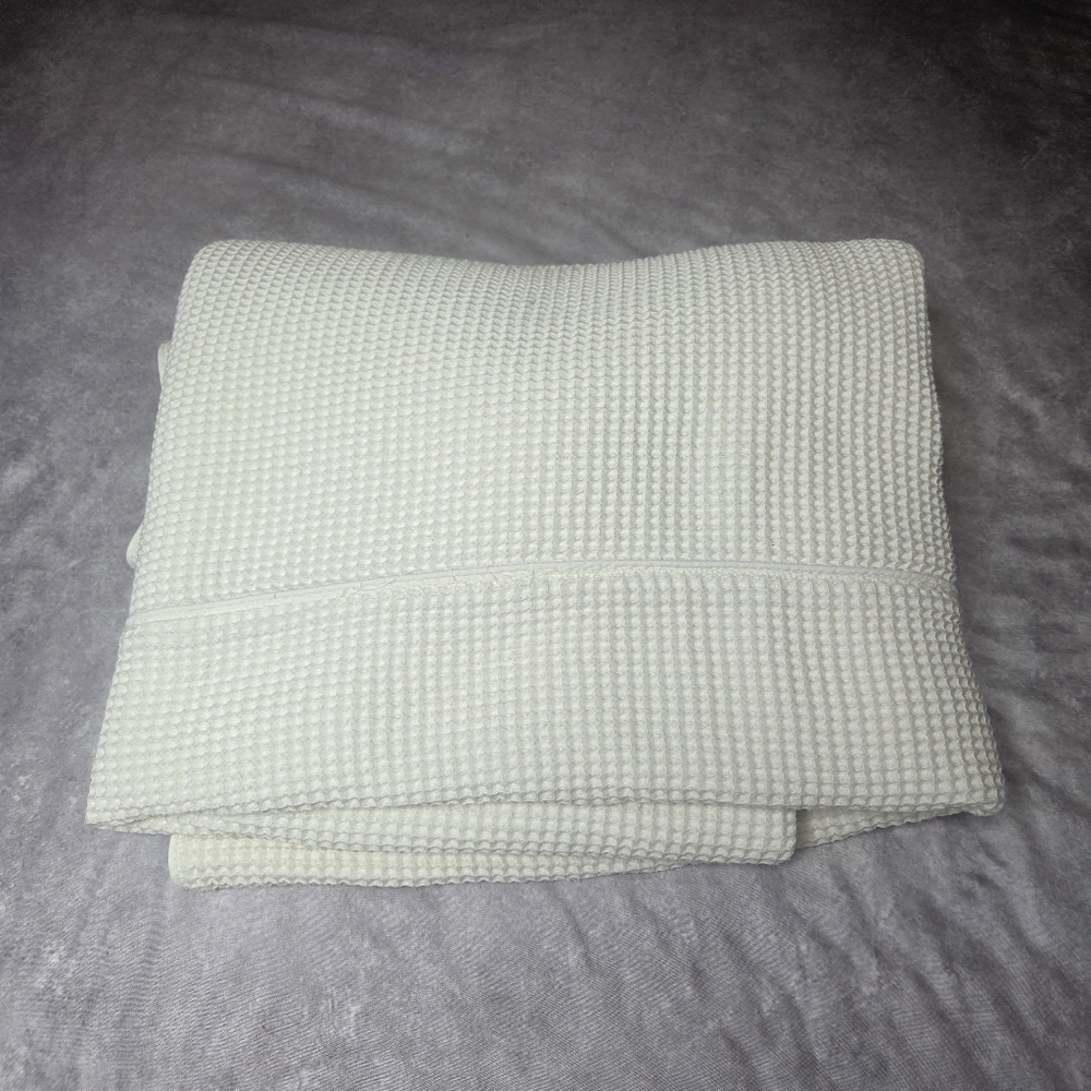Vintage/Discontinued Matouk King Coverlet 86×89 Actual Off White Waffle Weave